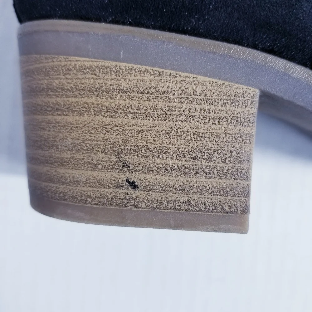 SONOMA ANKLE BOOTS WITH SIDE BUCKLE AND INNER ZIPPERS SIZE 8
